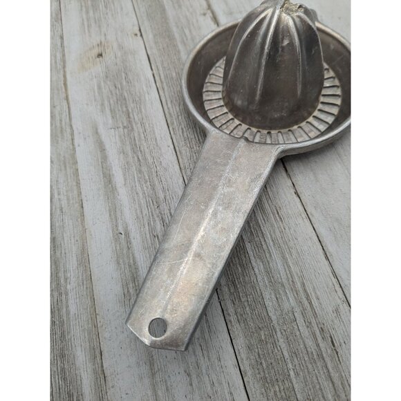 Vintage Foley #4 Hand Held Juicer Reamer Metal aluminum 8 1/4" - Picture 3 of 9